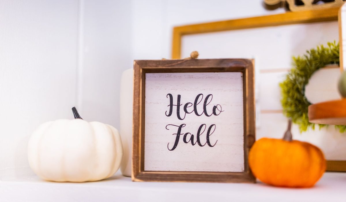 Cozy fall decor for holiday hosting prep